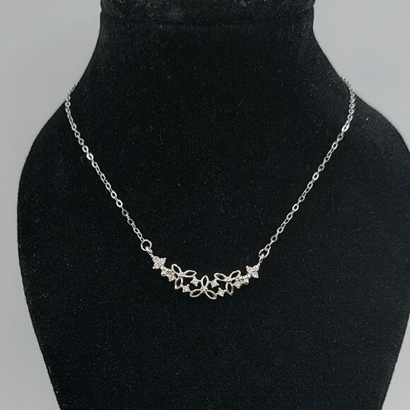 925 Sterling Silver Clustered Flowers Necklace - Picture 3 of 9